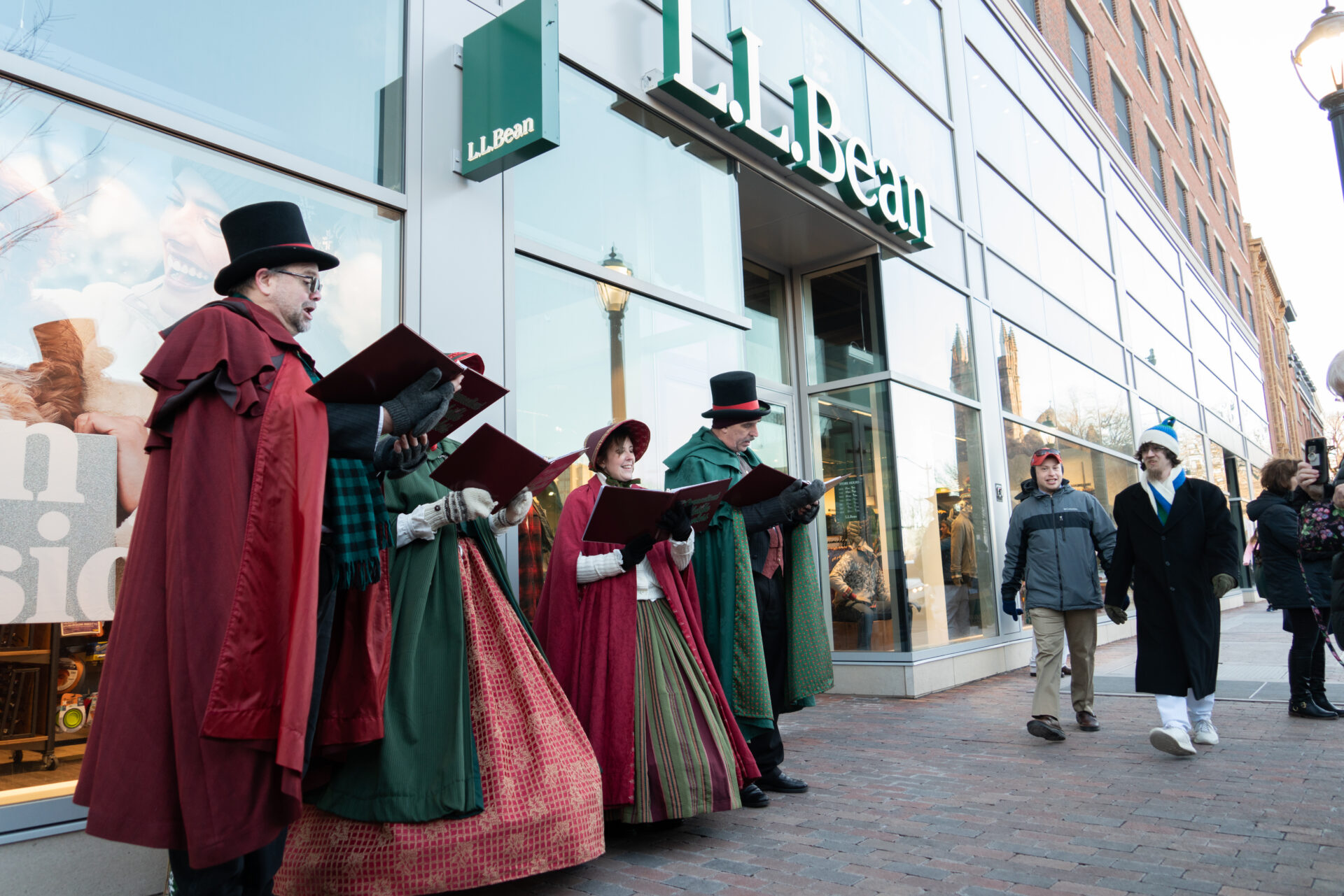 Connecticut Yuletide Carolers @ The Shops at Yale