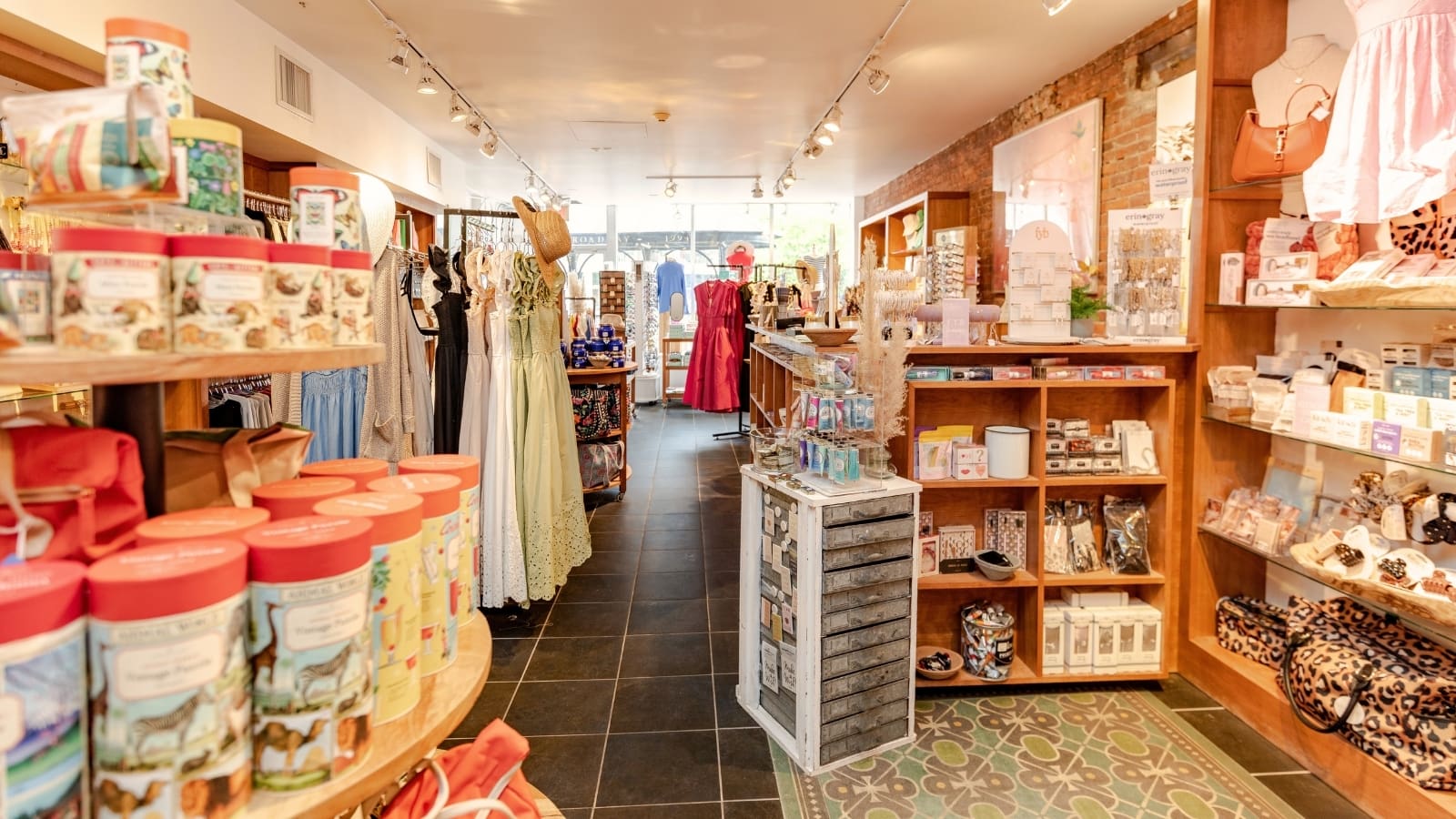 Lou Lou Boutiques  Shopping, Dining & Events in New Haven, CT | The Shops  at Yale